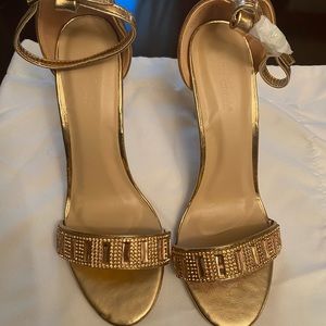 Classy Strapped heels .